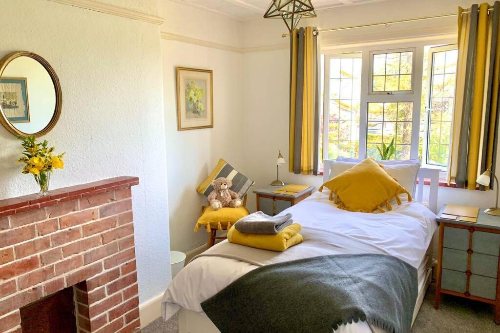 Hectors House Comfortable 4 Bed House In Mature Gardens Yelverton Exterior foto