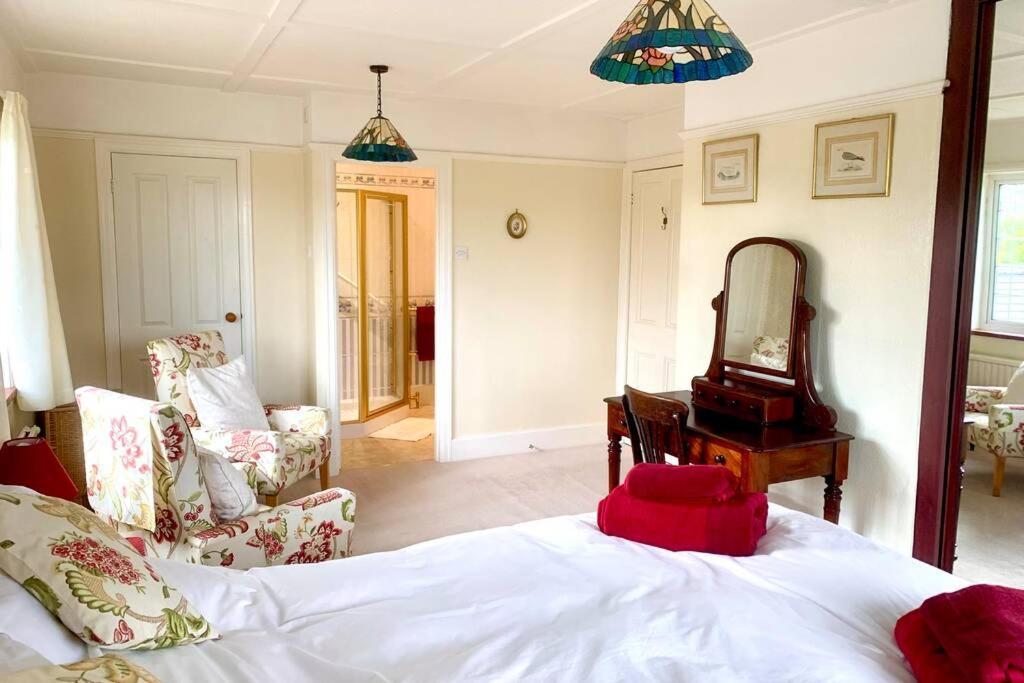 Hectors House Comfortable 4 Bed House In Mature Gardens Yelverton Exterior foto