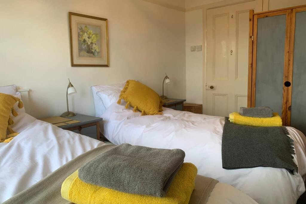 Hectors House Comfortable 4 Bed House In Mature Gardens Yelverton Exterior foto