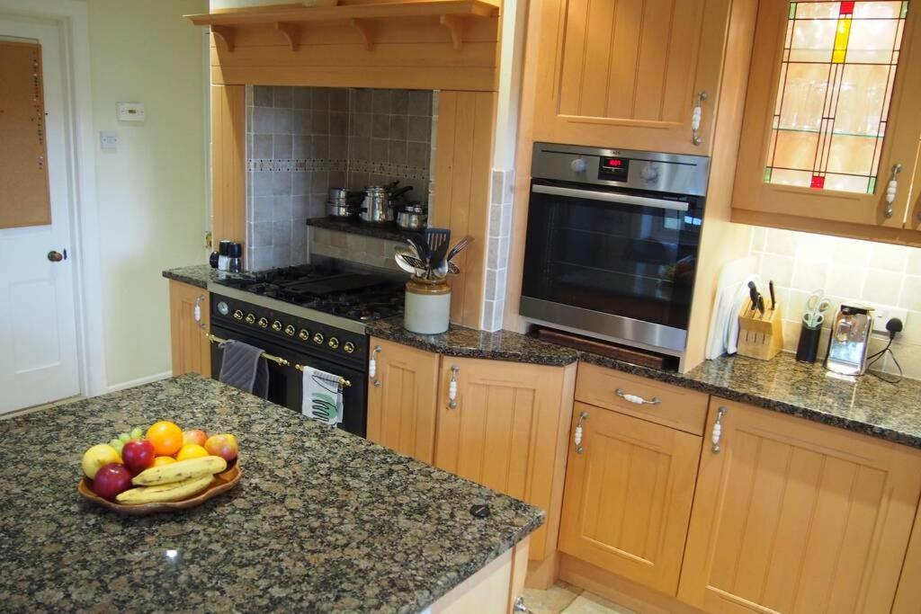 Hectors House Comfortable 4 Bed House In Mature Gardens Yelverton Exterior foto